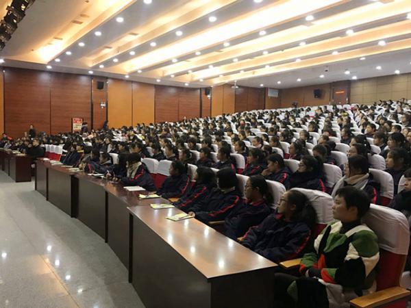 1210關注女生身心健康 為青春期撐起保護傘——秀水中專舉行女生青春期健康大講堂-顧君3_副本.jpg