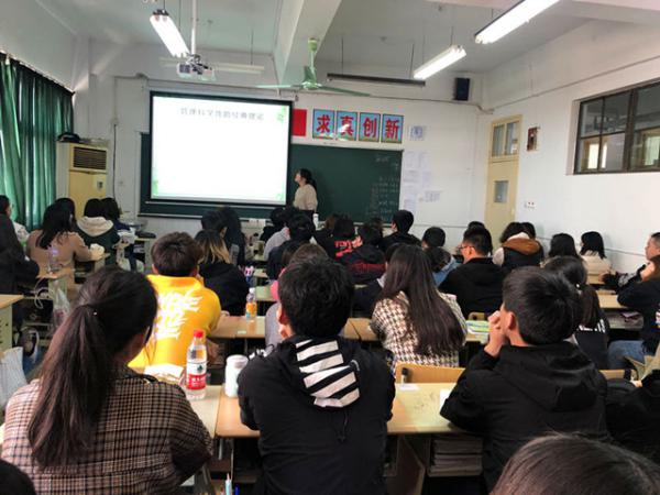 03283銘記初心 綻放光彩——記秀水中專新教師匯報課展示活動-蔣雯4_副本.jpg
