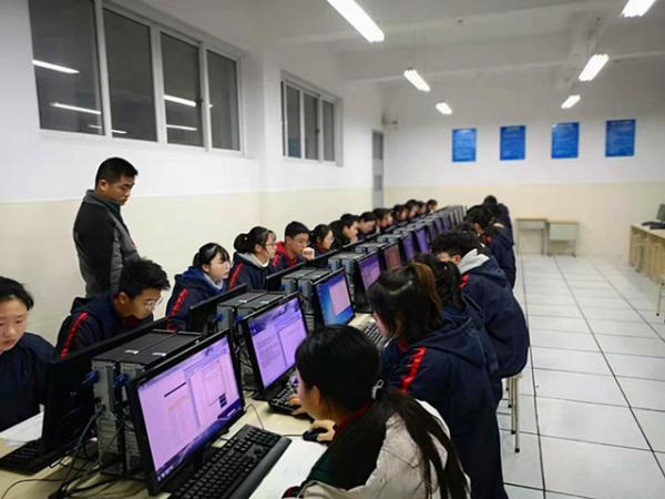 12272秀水中專2019年計算機中級考證工作圓滿結束-史源顧君3_副本.jpg