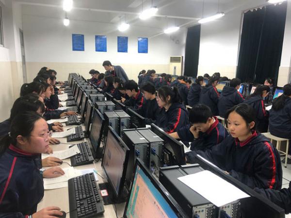 12271秀水中專2019年計算機中級考證工作圓滿結束-史源顧君2_副本.jpg
